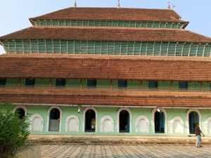 Mishkal Mosque (about 2 kilometers)